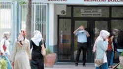 Prof. Pekünlü'ye öğrencilerden yeni başörtüsü davası