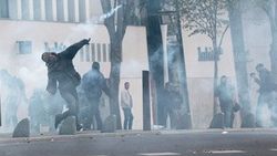Fransa'da gaz bombası yasaklandı