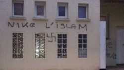 Fransa'da camiilere ırkçı saldırılar