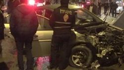 Minibüsle çarpışan otomobilin sürücüsü ile arkadaşı kaçtı