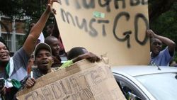 Zimbabve'de devrik lider ayrılık kararını açıklayacak