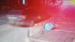 Yönetmeni öldüren şüpheli otomobille merdivenlerden indi