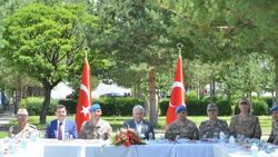 Başbakan Yıldırım, Mehmetçikle kahvaltıda bir araya geldi