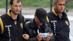 Antalya'da fuhuş şüphelisi polise rüşvet teklif etti