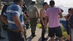 Boğuldu sanılan adam elinde balıkla denizden çıktı