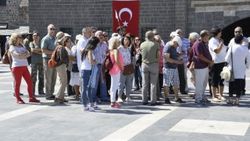 Sur’a turist akını