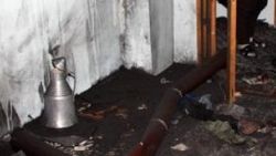 Sobadan tutuşan kıyafetini söndürmek için kaynar su döktü