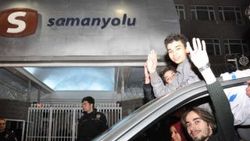 STV binasının önünde sevinç gösterileri yapıldı