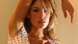 Gamze Özçelik'e harem zammı
