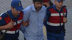 Babasını, eşini ve iki çocuğunu öldürdü