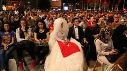 Balayına gitmediler demokrasi nöbetine geldiler