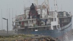KKTC'de bir gemi karaya oturdu