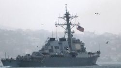 Amerikan savaş gemisi İstanbul Boğazı'nda