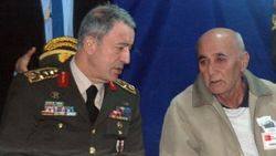 Genelkurmay Başkanı Akar'dan şehit ailesine ziyaret