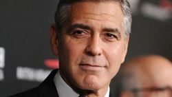 George Clooney Batman filminde oynadığı için özür diledi