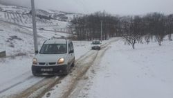 Geyve yoğun kardan elektriksiz kaldı