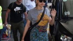 Serenay Sarıkaya ile Kerem Bürsin oy kullanmaya geldi