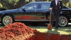 Brezilyalı milyarder işadamı otomobiliyle gömülecek