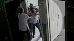 Antibiyotik yazmayan doktoru darp etti İZLE