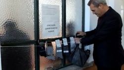 Camide hijyen için 'askıda çorap' uygulaması