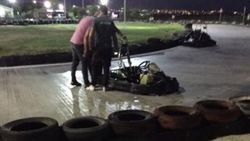 Saçı go-kart aracına dolanan kız tehlikeyi atlattı