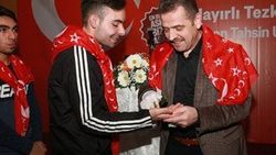 Gaziosmanpaşa'da askere giden gençlere kınalı uğurlama