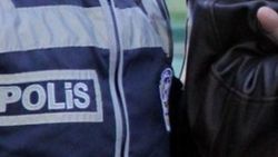 Otomobille uygulama noktasından kaçarken polise çarptı