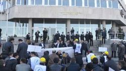 Zonguldak'ta maden işçileri oturma eyleminde