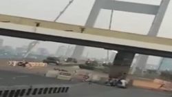 Hainlerin sivilleri topa tuttuğu o an