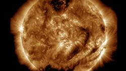 NASA güneşin yüz milyonuncu fotoğrafını yayımladı