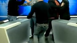 Gürcistan kanalında bardaklar havada uçuştu
