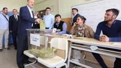 Fikri Işık oyunu kullandı