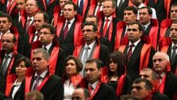 HSYK yüksek lisans için yurt dışına gönderiyor