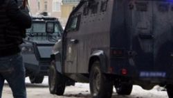 Hakkari'de zırhlı polis aracına bombalı saldırı