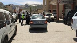 Hakkari'de zırhlı araç devrildi: 2'si polis 4 yaralı