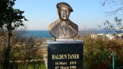 Haldun Taner büstü yeniden yapıldı
