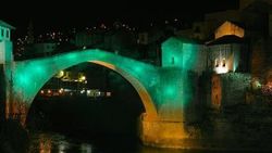 Mostar Köprüsü Halep için yeşile büründü
