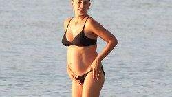 Hamile Penelope Cruz bikinili görüntülendi - Foto Galeri