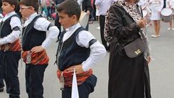 29 Ekim kutlamasında hançerli kadın panik yarattı