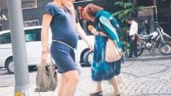 Hande Ataizi doğum için gün sayıyor