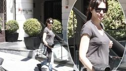 Hande Ataizi sokağa sütyensiz çıktı