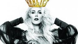 Hande Yener üstüne para verip sahneye çıktı