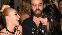 Hande Yener'e 100 bin liralık hediye