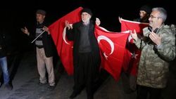 Hataylı köylüler askerleri dualarla uğurladı