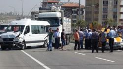 Antakya çevre yolunda kaza: 20 yaralı