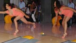 Hatice'nin mini elbisesi bowling salonunu karıştırdı