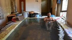 Şanlıurfa'da bir vatandaş salonu havuz yaptı