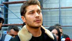 Hayranları Çağatay Ulusoy'a zor anlar yaşattı