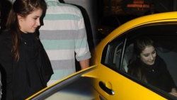 Hazal Kaya siyahlara büründü