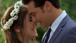 Hazal Kaya ile Çağatay Ulusoy İran’ı fethedecek